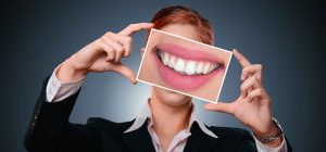 מה צריך לדעת לפני שבוחרים כתר לשיניים