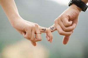 שתי נפשות יחד: מה הקשר בין פוסט טראומה לחיי הזוגיות?-